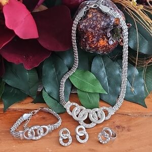 Elegant Silver Fashion Jewelry Set with Interlocking Circles